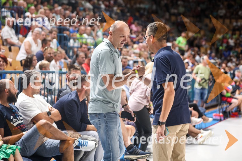  Jure Zdovc, košarkarski trener;  Gregor Brezovec, KZSKošarkarska tekma Slovenija - Estonija
