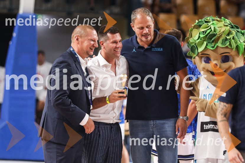  Matej Erjavec, predsednik, Košarkarska Zveza Slovenije;  Sani  Bečirović, nekdanji košarkar;  Radoslav Nesterović, nekdanji košarkarKošarkarska tekma Slovenija - Estonija