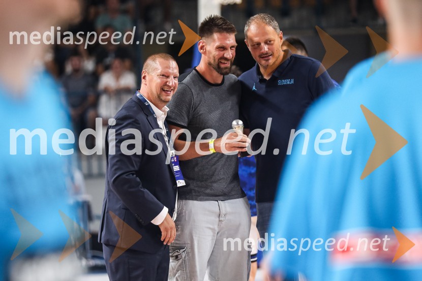  Matej Erjavec, predsednik, Košarkarska Zveza Slovenije;  Gašper Vidmar, košarkar;  Radoslav Nesterović, nekdanji košarkarKošarkarska tekma Slovenija - Estonija