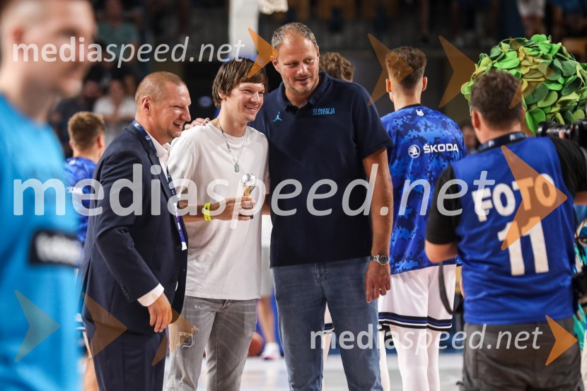  Matej Erjavec, predsednik, Košarkarska Zveza Slovenije;  Jaka Klobučar, košarkar;  Radoslav Nesterović, nekdanji košarkarKošarkarska tekma Slovenija - Estonija