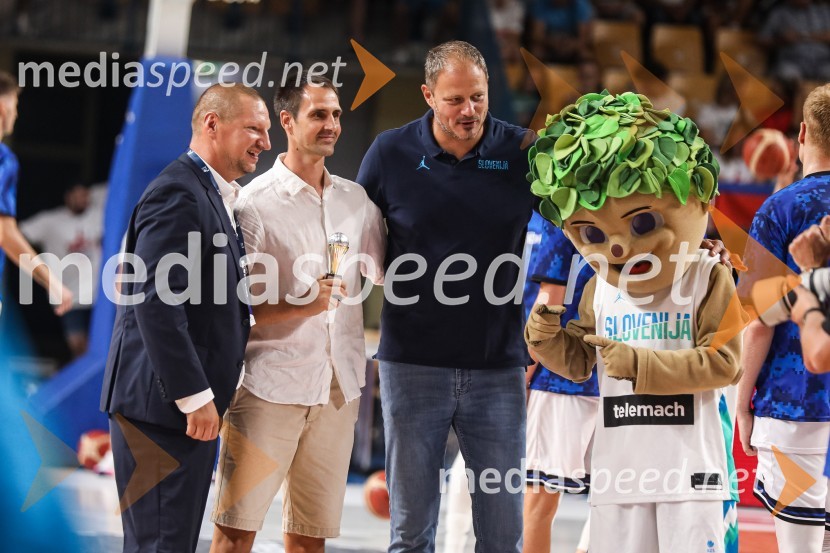  Matej Erjavec, predsednik, Košarkarska Zveza Slovenije;  Domen Lorbek, nekdnanji košarkar;  Radoslav Nesterović, nekdanji košarkarKošarkarska tekma Slovenija - Estonija