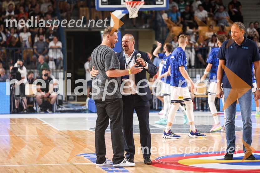  Miha Zupan, košarkar;  Matej Erjavec, predsednik, Košarkarska Zveza SlovenijeKošarkarska tekma Slovenija - Estonija