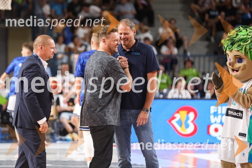  Matej Erjavec, predsednik, Košarkarska Zveza Slovenije;  Miha Zupan, košarkar;  Radoslav Nesterović, nekdanji košarkarKošarkarska tekma Slovenija - Estonija
