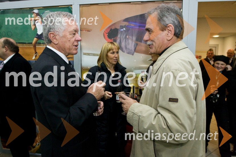 Tone Vogrinec, nekdanji direktor alpskih smučarskih disciplin in direktor smučarskega sklada in Brane Kuzmič, nekdanji relist in inštruktor varne vožnjeSlovenec leta 2008