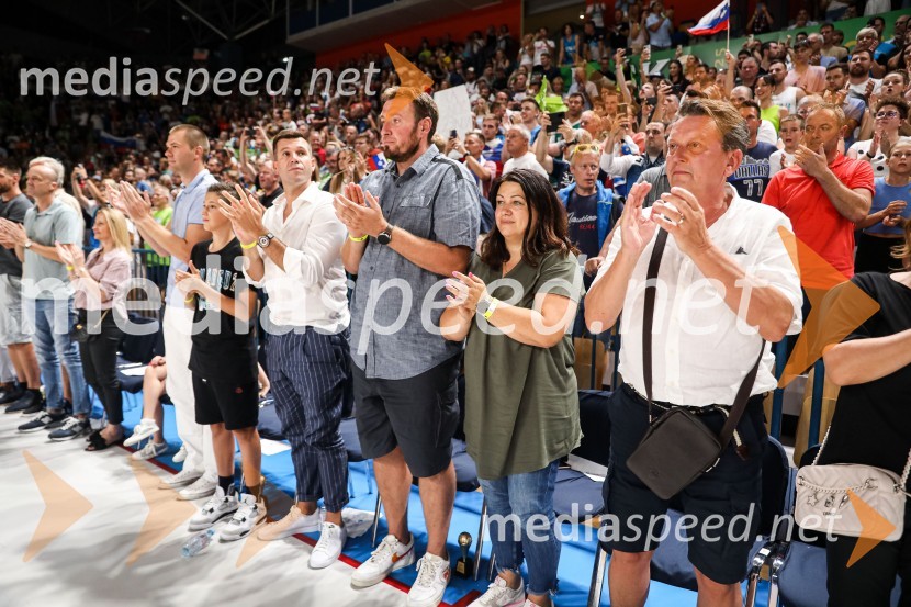  Uroš Slokar, nekdanji košarkar;  ... ;  Sani  Bečirović, nekdanji košarkar;  Matjaž Smodiš, nekdanji košarkar;  ... ;  ... Košarkarska tekma Slovenija - Estonija