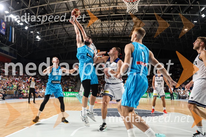  Zoran Dragić, košarkar;  Žiga Dimec, košarkar;  ... ;  Žiga Samar, košarkar;  ... Košarkarska tekma Slovenija - Estonija