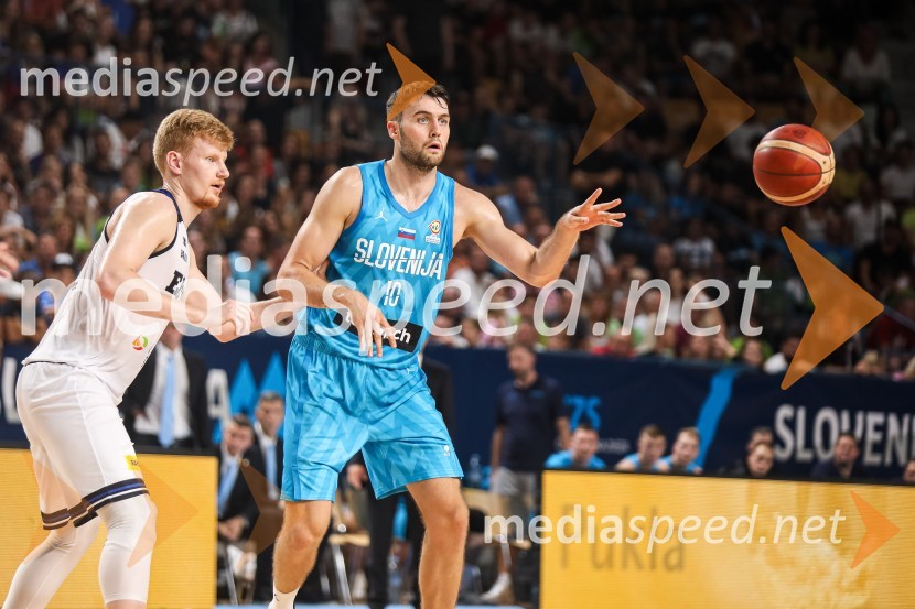  ... ;  Mike Tobey, košarkarKošarkarska tekma Slovenija - Estonija