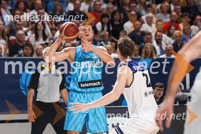  Edo Murić, košarkar;  ... Košarkarska tekma Slovenija - Estonija