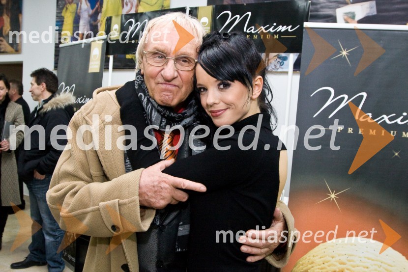 Tone Fornezzi Tof, novinar in častni Slovenec leta 2008 in Sabina Mali, pevka, Playboyevo dekle in Miss Hawaiian Tropic 2007Slovenec leta 2008