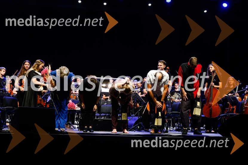  Romana  Krajnčan, pevka;  Živa Ploj Peršuh, dirigentka;  Žigan Krajnčan, igralec, plesalec, koreograf;  Lojze Krajnčan, dirigent;  Kristjan  Krajnčan, bobni, violončeloSlovenski mladinski orkester, Festival Ljubljana 2022