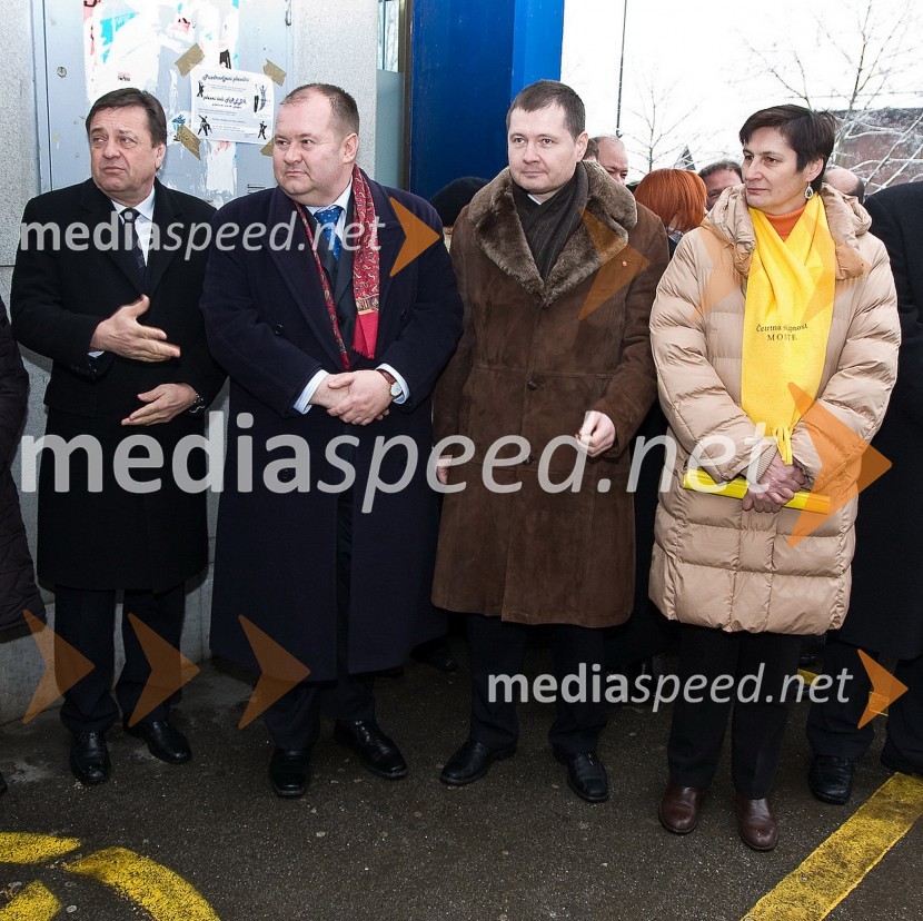 Zoran Janković, župan Ljubljane, Aleš Hauc, generalni direktor Pošte Slovenije, mag. Igor Marinič, namestnik generalnega direktorja Pošte Slovenije in Stanislava Marija Ferenčak Marin, predsednica Sveta Četrtne skupnosti MostePošta Slovenije, odprtje prenovljenih poslovnih prostorov pošte Ljubljana Moste