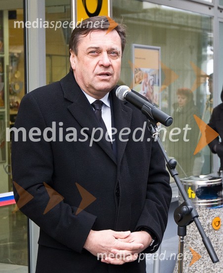 Zoran Janković, župan LjubljanePošta Slovenije, odprtje prenovljenih poslovnih prostorov pošte Ljubljana Moste