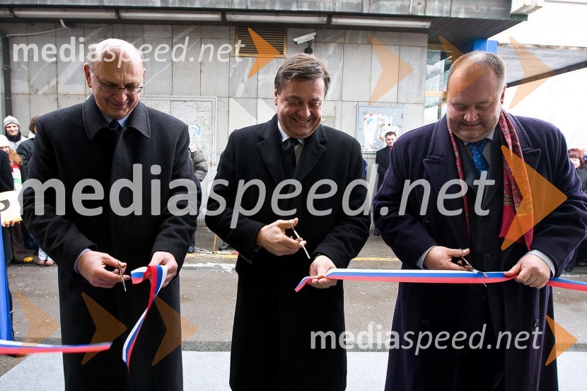 Evgen Zadnik, direktor PE Ljubljana, Zoran Janković, župan Ljubljane in Aleš Hauc, generalni direktor Pošte SlovenijePošta Slovenije, odprtje prenovljenih poslovnih prostorov pošte Ljubljana Moste