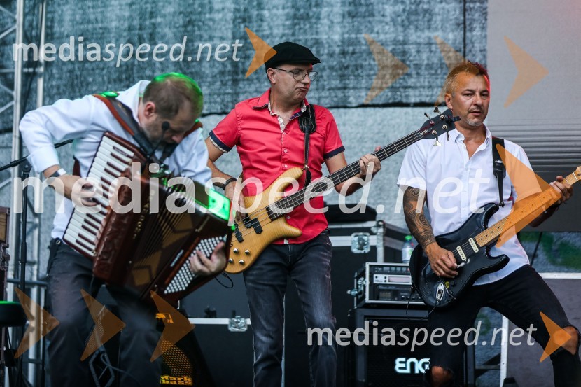  Jure Tori, glasbenik;  Mitja Tori, skupina Orlek;  Matej Fele, skupina OrlekSvetovno prvenstvo v odbojki 2022, Slovenija - Kamerun