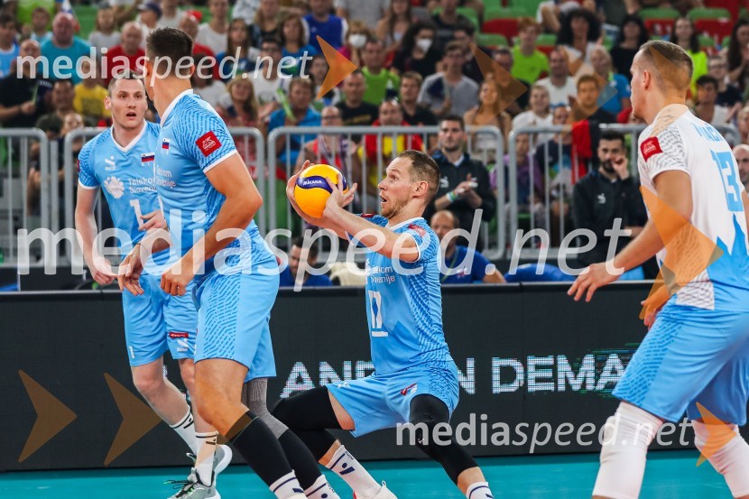  Tonček  Štern, odbojkar;  Jan  Kozamernik, odbojkar;  Tine  Urnaut, kapetan slovenske odbojkarske reprezentance;  Jani Kovačič, odbojkarSvetovno prvenstvo v odbojki 2022, Slovenija - Kamerun