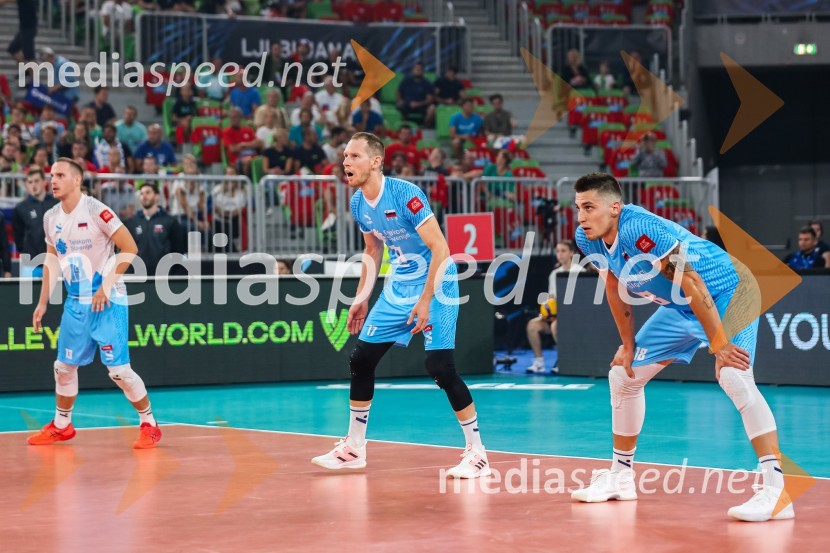  Jani Kovačič, odbojkar;  Tine  Urnaut, kapetan slovenske odbojkarske reprezentance;  Klemen Čebulj, odbojkarSvetovno prvenstvo v odbojki 2022, Slovenija - Kamerun