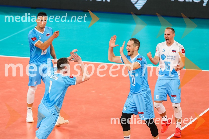  Klemen Čebulj, odbojkar;  Tonček  Štern, odbojkar;  Tine  Urnaut, kapetan slovenske odbojkarske reprezentance;  Jani Kovačič, odbojkarSvetovno prvenstvo v odbojki 2022, Slovenija - Kamerun