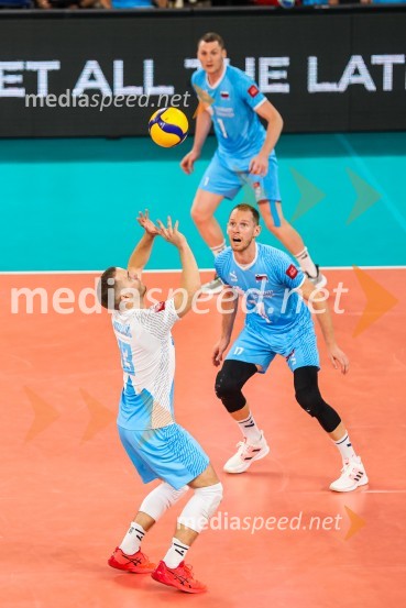  Jani Kovačič, odbojkar;  Tine  Urnaut, kapetan slovenske odbojkarske reprezentance;  Tonček  Štern, odbojkarSvetovno prvenstvo v odbojki 2022, Slovenija - Kamerun