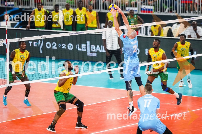  ... ;  Alen  Pajenk  , odbojkar;  Tine  Urnaut, kapetan slovenske odbojkarske reprezentanceSvetovno prvenstvo v odbojki 2022, Slovenija - Kamerun