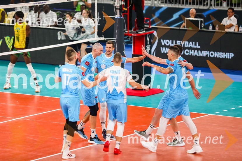  Tine  Urnaut, kapetan slovenske odbojkarske reprezentance;  Alen  Pajenk  , odbojkar;  Gregor  Ropret, odbojkar;  Jani Kovačič, odbojkar;  Klemen Čebulj, odbojkarSvetovno prvenstvo v odbojki 2022, Slovenija - Kamerun