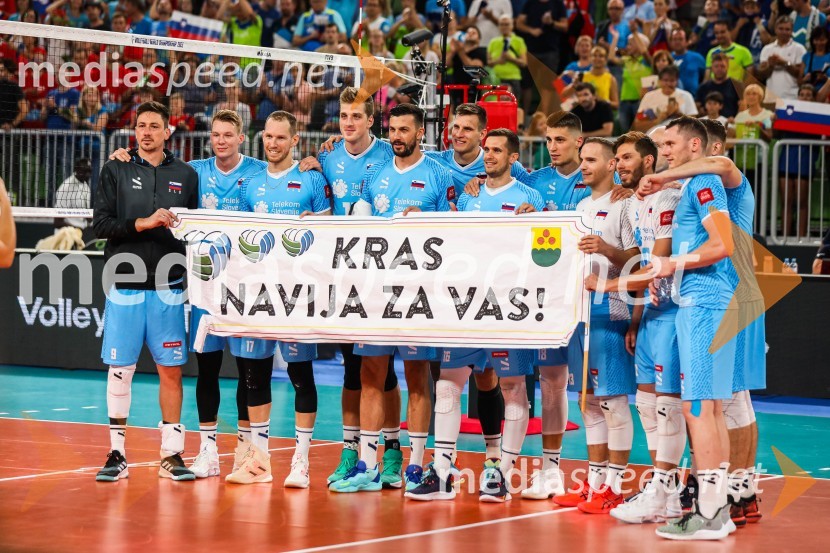  Dejan  Vinčić, odbojkar;  Rok  Možič, slovenski odbojkarski reprezentant ;  Tine  Urnaut, kapetan slovenske odbojkarske reprezentance;  Sašo  Štalekar, odbojkar;  Mitja Gasparini   , odbojkar;  Jan  Kozamernik, odbojkar;  Gregor  Ropret, odbojkar;  Klemen Čebulj, odbojkar;  Jani Kovačič, odbojkar;  Jan  Klobučar, odbojkar;  Tonček  Štern, odbojkarSvetovno prvenstvo v odbojki 2022, Slovenija - Kamerun