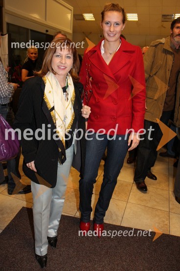 Mima Jaušovec, nekdanja kapetanka slovenske ženske teniške reprezentance in Polona Hercog, tenisačica

 







 
Izbor športnik Maribora 2008