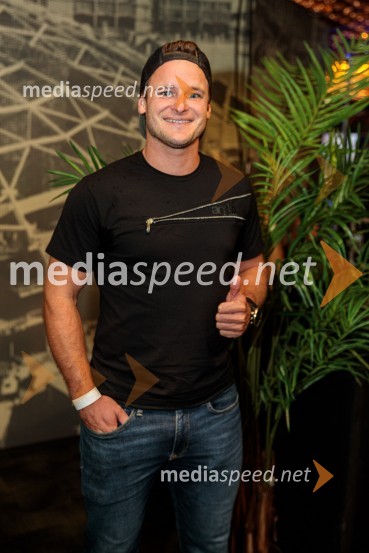  Tim  Mastnak, deskar na snegu Svetovno prvenstvo v odbojki 2022, Slovenija - Francija