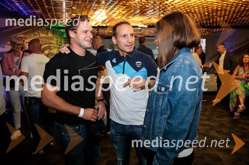  Tim  Mastnak, deskar na snegu ;  Tomaž Barada, taekwondoist in kickbokser, predsednik Športne zveze Maribor, predsednik Športne zveze Maribor, podpredsednik Olimpijskega komiteja Slovenije;  ... Svetovno prvenstvo v odbojki 2022, Slovenija - Francija