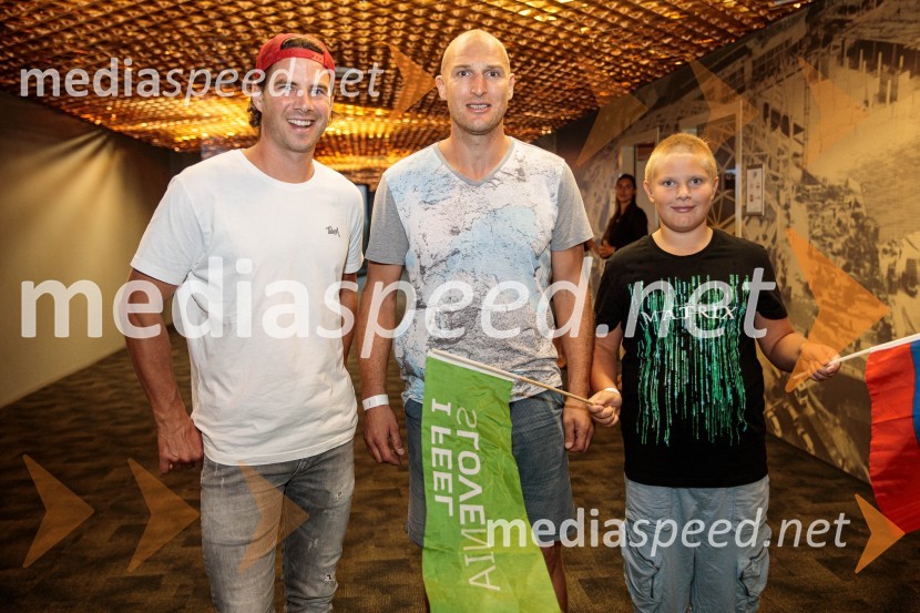  Žan  Košir, deskar na snegu;  Andraž Šporn;  ... Svetovno prvenstvo v odbojki 2022, Slovenija - Francija