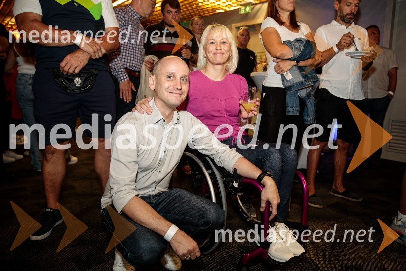  Peter Pustovrh;  Mateja Pintar, nekdanja igralka namiznega tenisaSvetovno prvenstvo v odbojki 2022, Slovenija - Francija