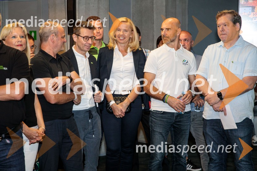  ... ;  ... ;  ... ; mag. Tatjana  Bobnar, ministrica za notranje zadeve;  Pavel Marđonović, predsednik kolesarske zveze Slovenija;  ... Svetovno prvenstvo v odbojki 2022, Slovenija - Francija