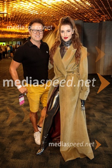  Dejan Tamše, direktor festivala BUMfest, organizator dogodkov, tolkalec;  Maja Keuc, pevka, AmayaSvetovno prvenstvo v odbojki 2022, Slovenija - Francija