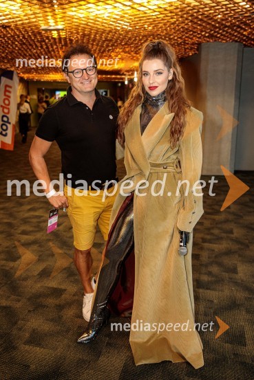  Dejan Tamše, direktor festivala BUMfest, organizator dogodkov, tolkalec;  Maja Keuc, pevka, AmayaSvetovno prvenstvo v odbojki 2022, Slovenija - Francija