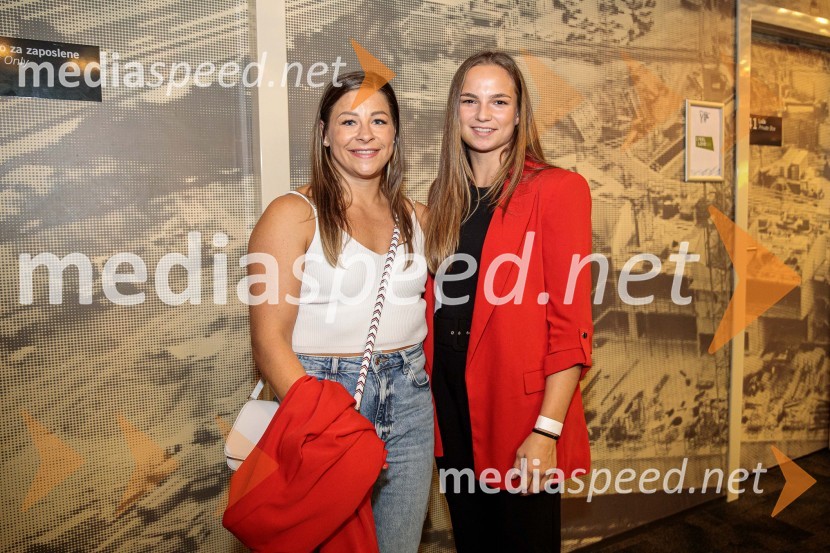  Tina Trstenjak, judoistka;  Kaja Kajzer, judoistkaSvetovno prvenstvo v odbojki 2022, Slovenija - Francija