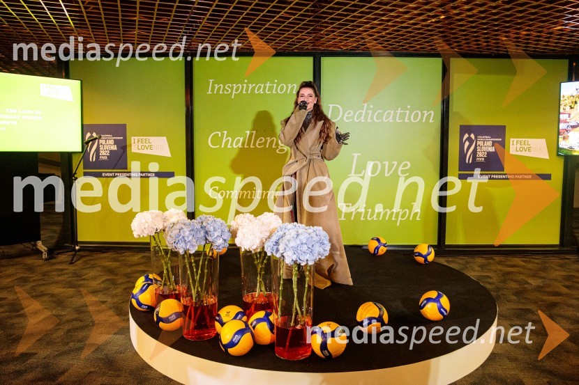  Maja Keuc, pevka, AmayaSvetovno prvenstvo v odbojki 2022, Slovenija - Francija