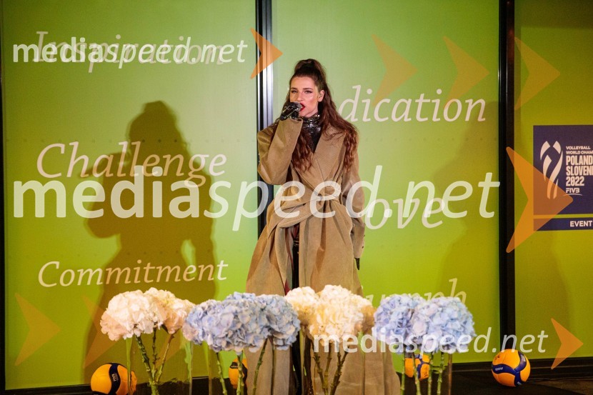  Maja Keuc, pevka, AmayaSvetovno prvenstvo v odbojki 2022, Slovenija - Francija