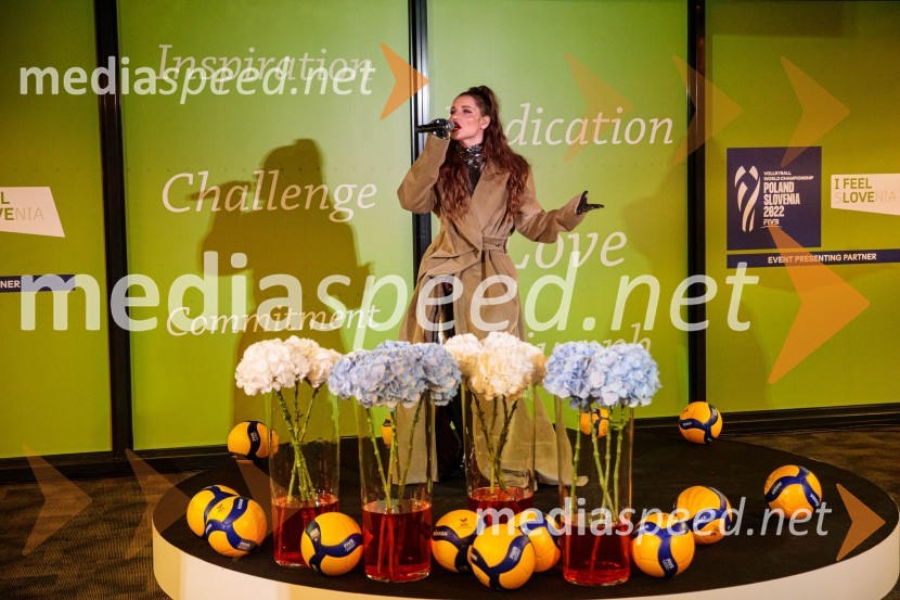  Maja Keuc, pevka, AmayaSvetovno prvenstvo v odbojki 2022, Slovenija - Francija