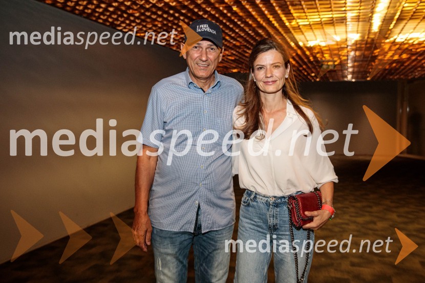  Janez Janša, predsednik stranke SDS;  Urška Bačovnik Janša, zdravnica, soproga Janeza JanšeSvetovno prvenstvo v odbojki 2022, Slovenija - Francija