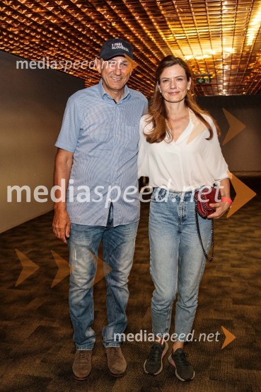  Janez Janša, predsednik stranke SDS;  Urška Bačovnik Janša, zdravnica, soproga Janeza JanšeSvetovno prvenstvo v odbojki 2022, Slovenija - Francija