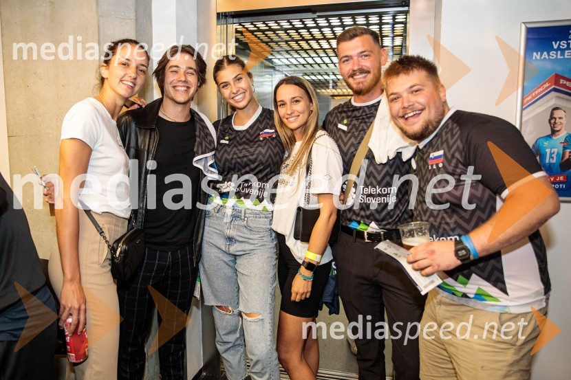  Mila Djordjević;  Bojan Cvjetićanin, Joker Out;  Neja Kramberger;   Tijana Milojević;  Nejc Miklošič;  Janik KvasSvetovno prvenstvo v odbojki 2022, Slovenija - Francija