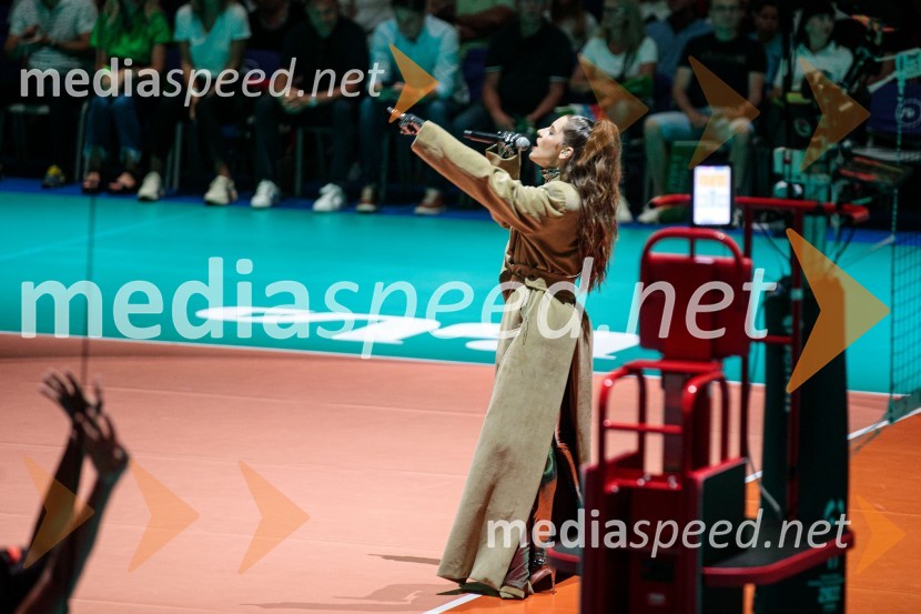  Maja Keuc, pevka, AmayaSvetovno prvenstvo v odbojki 2022, Slovenija - Francija