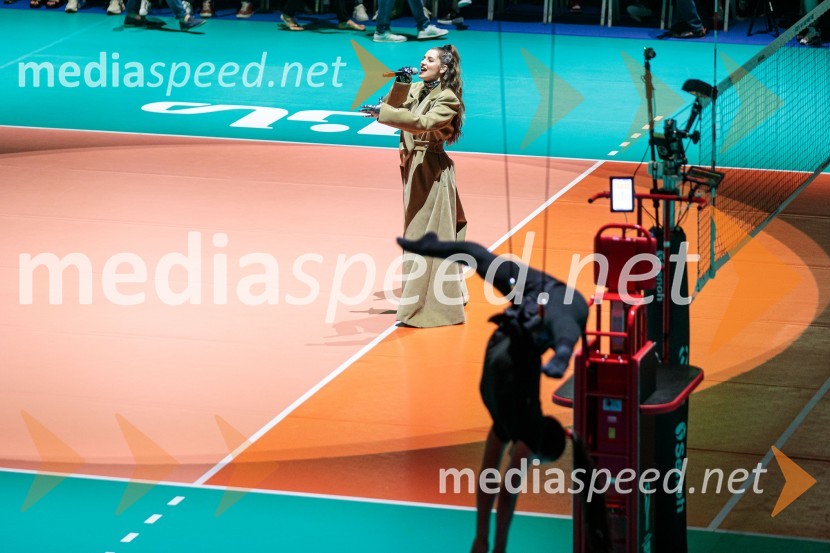  Maja Keuc, pevka, Amaya;  Tamia Šeme, cirkuška umetnicaSvetovno prvenstvo v odbojki 2022, Slovenija - Francija