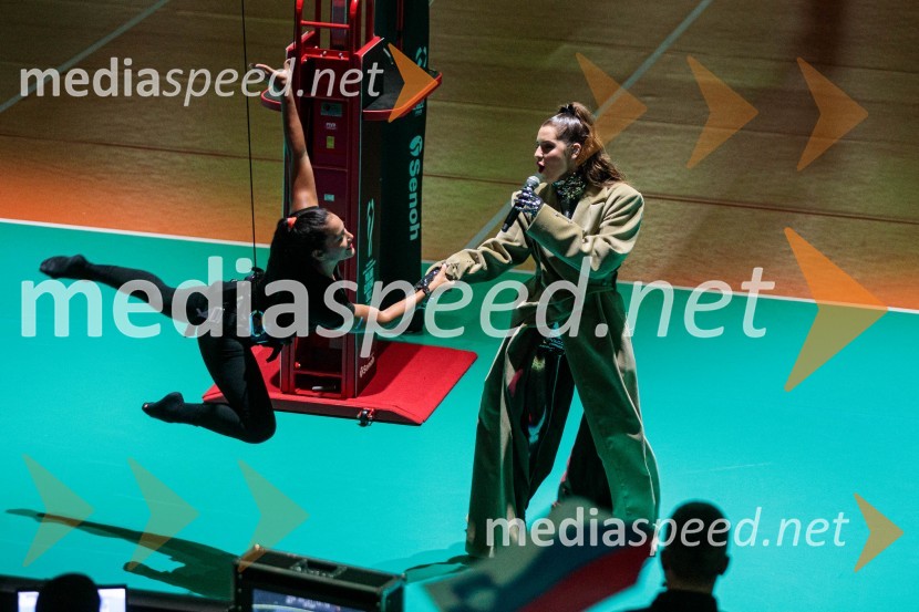  Tamia Šeme, cirkuška umetnica;  Maja Keuc, pevka, AmayaSvetovno prvenstvo v odbojki 2022, Slovenija - Francija