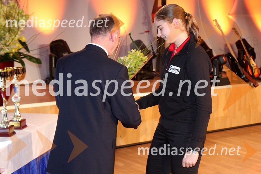 Zoran Turk, voditelj prireditve in Anja Šešum, veslačica in najobetavnejša mariborska športnica 2008
 

 




 







 
Izbor športnik Maribora 2008