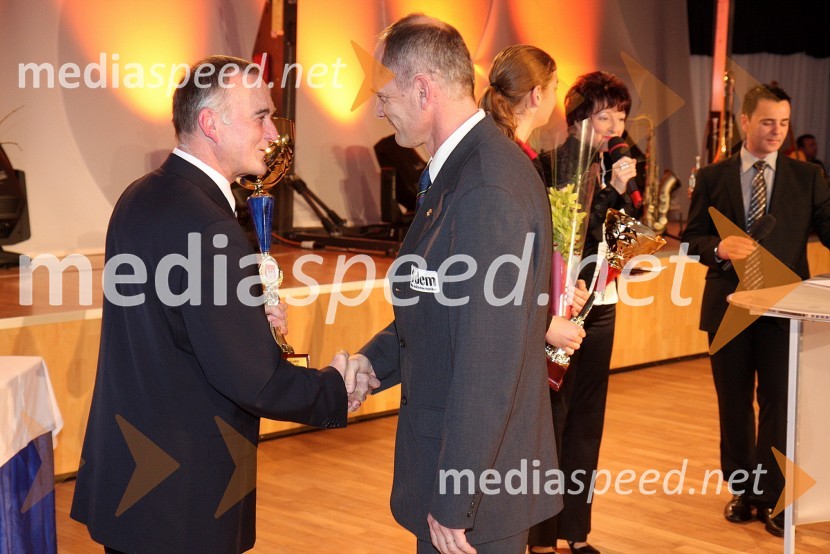 Zoran Turk, voditelj prireditve in Dušan Jurše, trener veslačev, najboljši mariborski trener 2008
 

 




 







 
Izbor športnik Maribora 2008