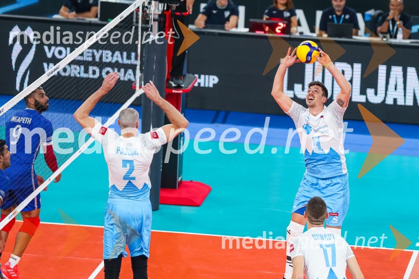  Alen  Pajenk  , odbojkar;  Dejan  Vinčić, odbojkar;  Tine  Urnaut, kapetan slovenske odbojkarske reprezentanceSvetovno prvenstvo v odbojki 2022, Slovenija - Francija