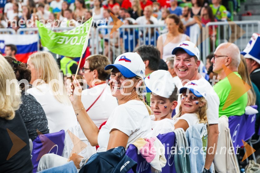  Špela Prestor;  ... ;  ... ;  Aleš Prestor, lastnik, Klub CirkusSvetovno prvenstvo v odbojki 2022, Slovenija - Francija