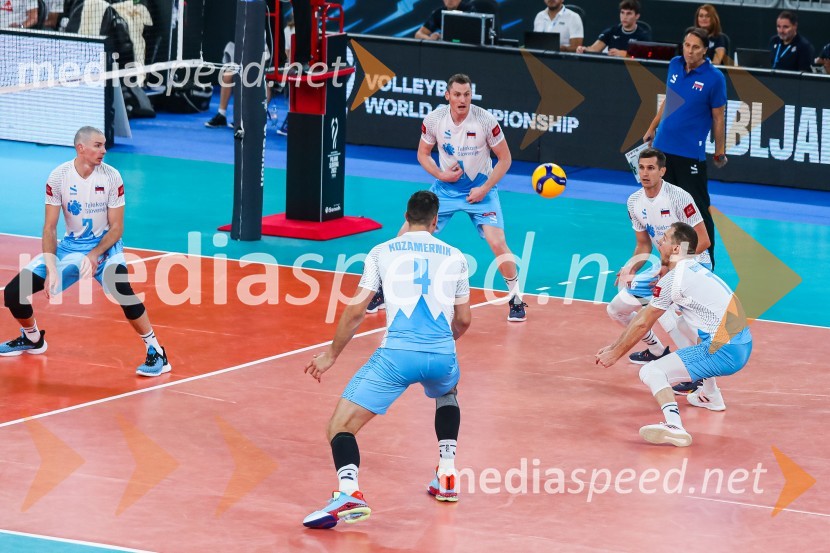  Alen  Pajenk  , odbojkar;  Jan  Kozamernik, odbojkar;  Tonček  Štern, odbojkar;  Gregor  Ropret, odbojkar;  Tine  Urnaut, kapetan slovenske odbojkarske reprezentanceSvetovno prvenstvo v odbojki 2022, Slovenija - Francija