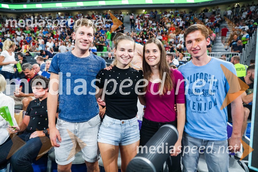  Aljaž Vodan, nekdanji smučarski skakalec;  Nika Križnar, smučarska skakalka;  Urša Bogataj, smučarska skakalka;  Sandi KrižnarSvetovno prvenstvo v odbojki 2022, Slovenija - Francija