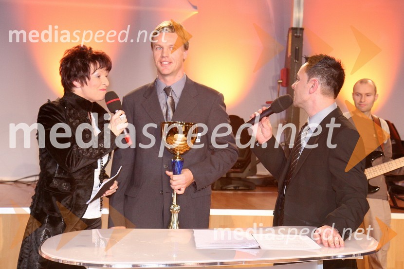 Irena Polak Fištravec, voditeljica prireditve, Rok Kolander, veslač in Športnik Maribora 2008 ter Zoran Turk, voditelj prireditve

 



 



 

 




 







 
Izbor športnik Maribora 2008